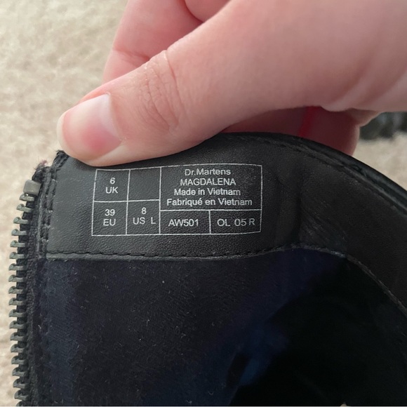 Dr. Marten’s Magdalena Lug Sole Heels Booties Black Leather Size 8 - Picture 8 of 12